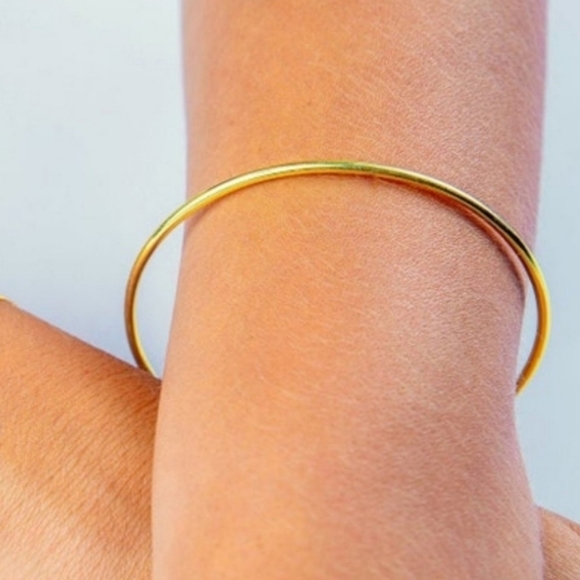 NWT Minimalist Bangle Bracelet Gold Filled 6.5cm inner diameter - Picture 3 of 4